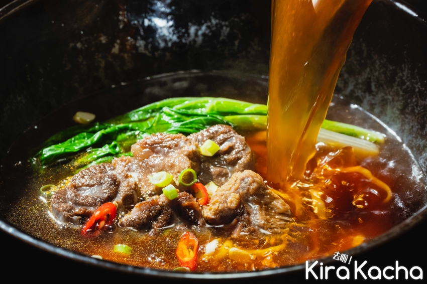 滿漢大餐 Gold系列 「金牛肉麵」、「熗牛肉麵」 / KiraKacha 去啦！