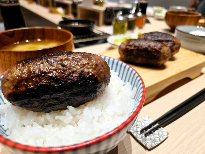 日本東京原宿炭火漢堡排專門店「漢堡排_嘉」每日接待客人最多300位
