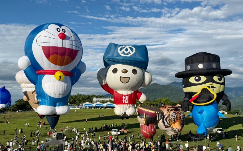 2025臺東熱氣球嘉年華引爆話題，全聯福利熊升空聯手哆啦A夢嗨翻鹿野高台，行動超市、花東小農好物買1送1引爆搶購潮