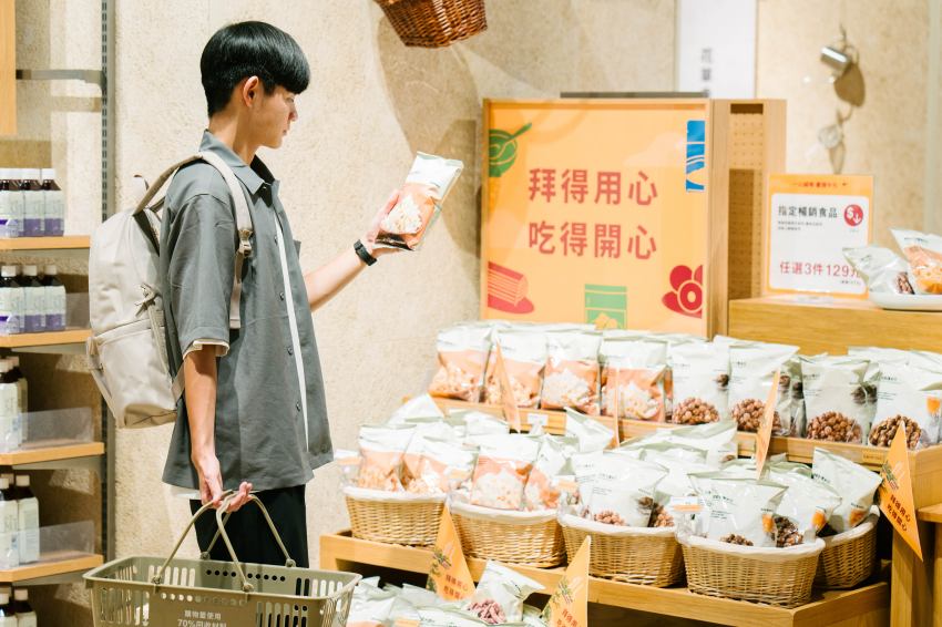 台中購物新地標「MUJI無印良品」進駐水湳愛買，300坪超大空間結合專業家具配置諮詢與自助收銀，開幕滿千送百優惠不容錯過