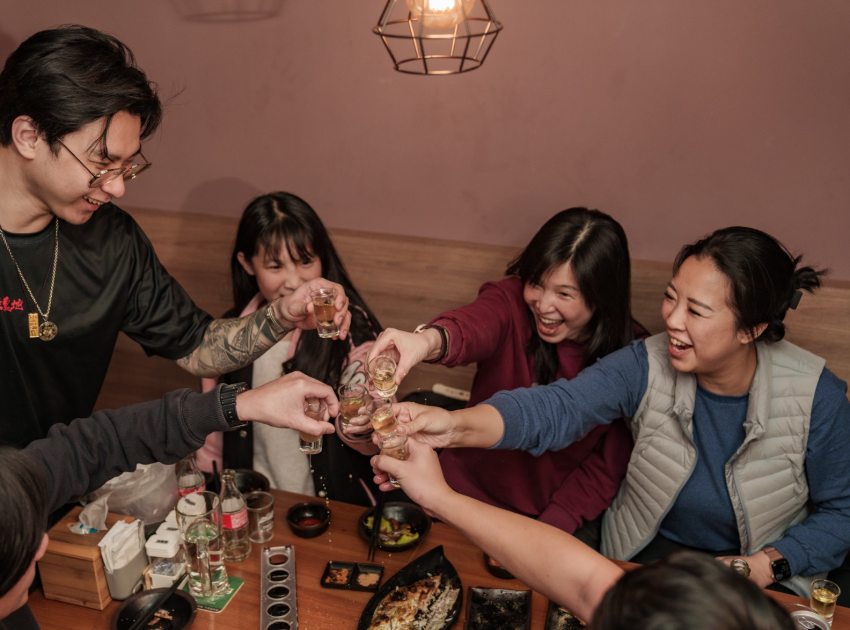 暑假結束爸媽終於解脫「柒息地串燒」祭出開學優惠！限時14天天使紅蝦買一送一用雙倍鮮甜海味慶祝久違的和平時光