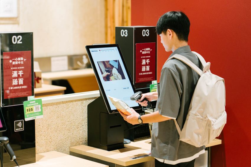 台中購物新地標「MUJI無印良品」進駐水湳愛買，300坪超大空間結合專業家具配置諮詢與自助收銀，開幕滿千送百優惠不容錯過