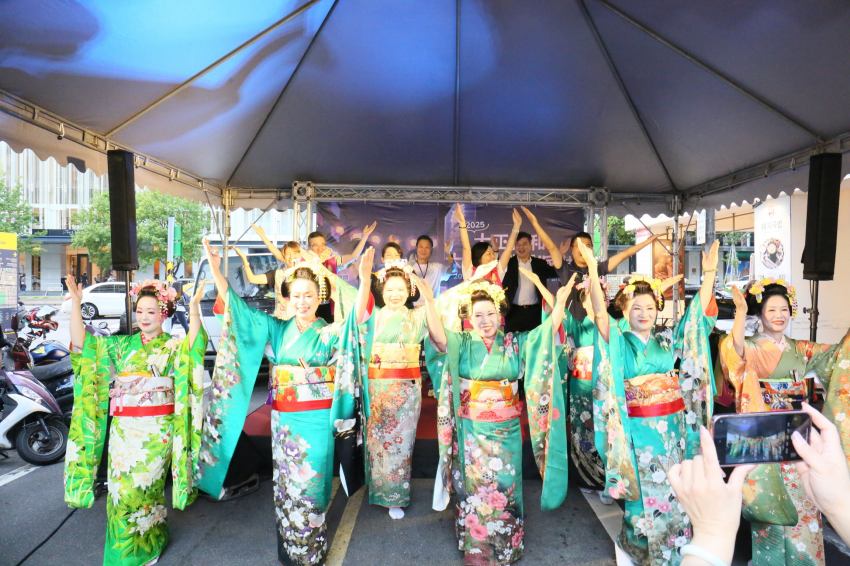 2025台北條通「大正日和」封街派對直擊，千人換穿浴衣體驗啤酒清酒無限暢飲，重現日式百年風華夜生活打造最潮大人味體驗