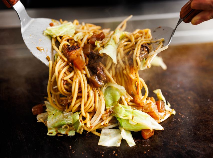 小資族必看!連續48小時「長田本庄軒」人氣第一牛筋蒟蒻炒麵買1送1