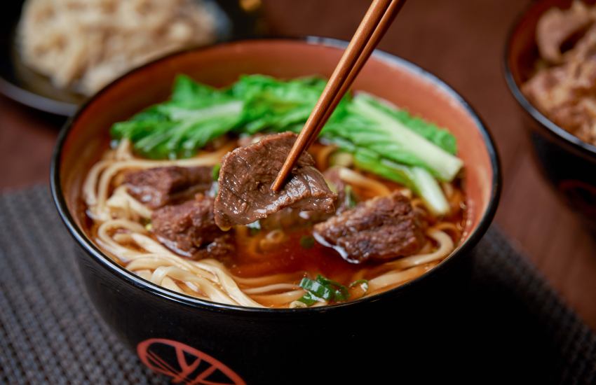 牛肉麵優惠來了「三商巧福」人氣原汁牛肉麵、紅燒排骨飯下殺109元