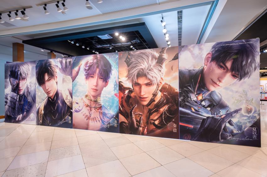 高雄夢時代變身戀愛聖地！戀與深空POP-UP STORE 限定登場，五位男主角主題打卡牆、首度亮相溫感立牌與獨家周邊商品
