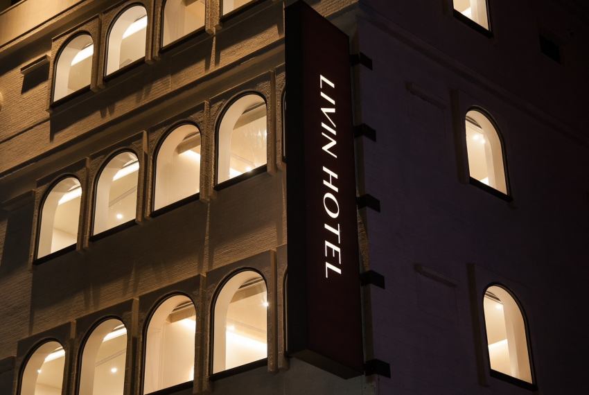 礁溪全新飯店「LIVIN Hotel」帶來全方位智能住宿體驗！從踏入旅店那一刻起，透過智慧平板即刻享受個人化服務，讓溫泉旅行更添自在與安心感