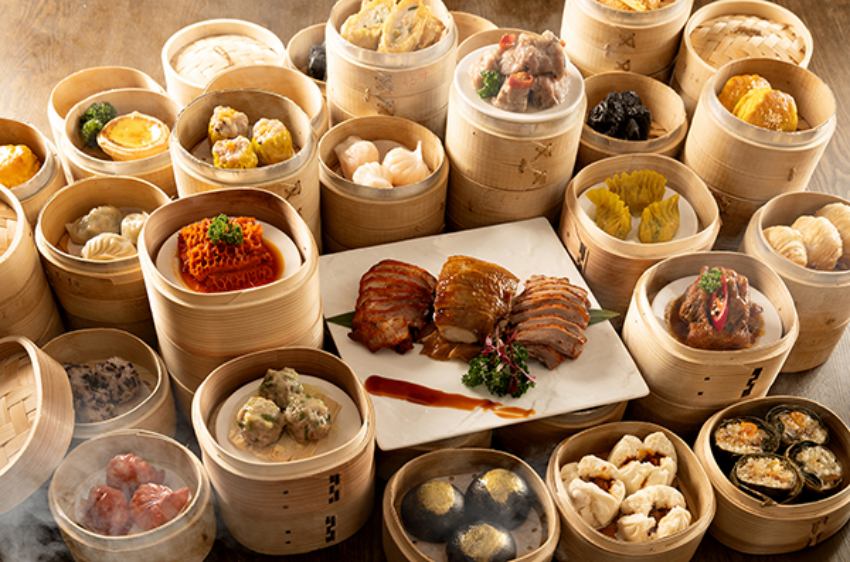 告別都市喧囂的秋冬輕旅行首選！淡水蘊泉庄打造一站式療癒假期，港式點心吃到飽與專屬溫泉客房打造極致療癒體驗，美食SPA一次滿足