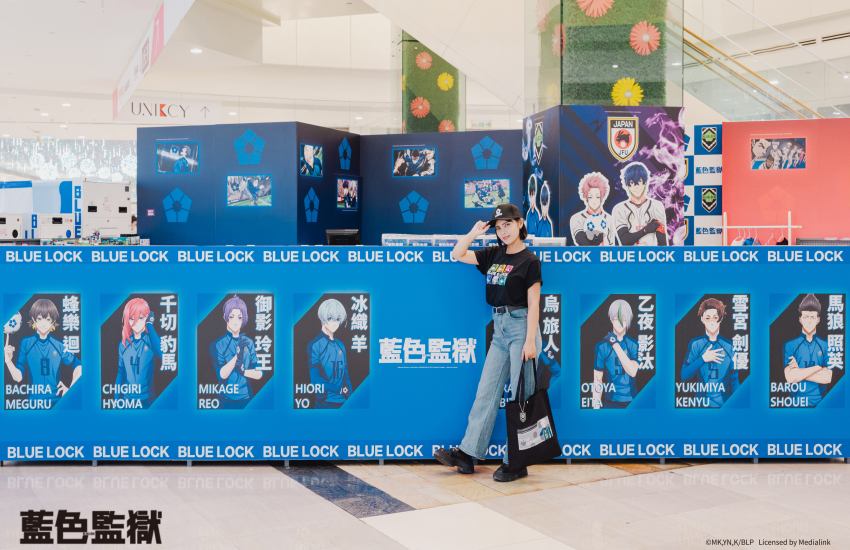 門口還有「BLUE LOCK菁英牆」蜂樂 迴及千切 豹馬等八位選手一次收集。（圖／夢時代提供）