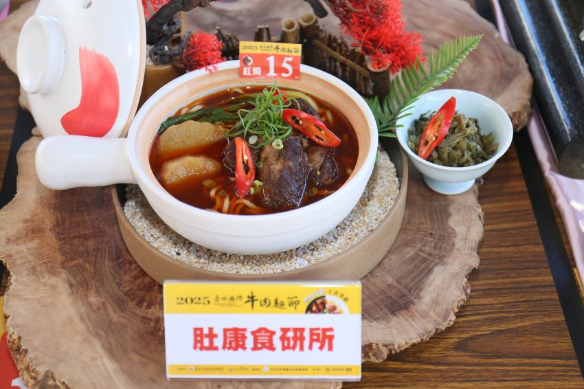 臺北國際牛肉麵節必吃推薦！紅燒牛肉麵金牌得主出爐，韓國名廚與市長蔣萬安同台展現黑白交鋒的廚藝魅力