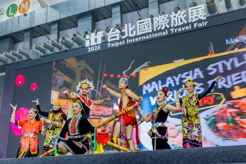 2025 ITF台北國際旅展首日爆人潮,千萬刷手搶3000張住宿券,航空郵輪下殺優惠,週末熊本熊登場