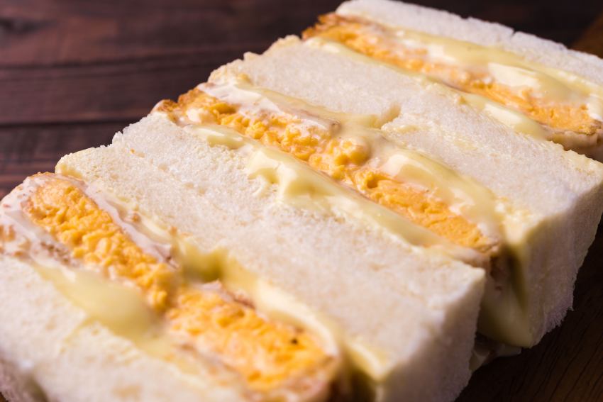 此次來台快閃的銀座三明治名店Ginza Sand推出的五款口味中,包含多次獲得媒體推薦的香酥滑嫩玉子磚三明治,以獨家炸製技術打造外酥內嫩的完美口感,香氣四溢且滑潤誘人,為確保口感與品質的完美狀態,該品項僅供內用,每份480元加10%。