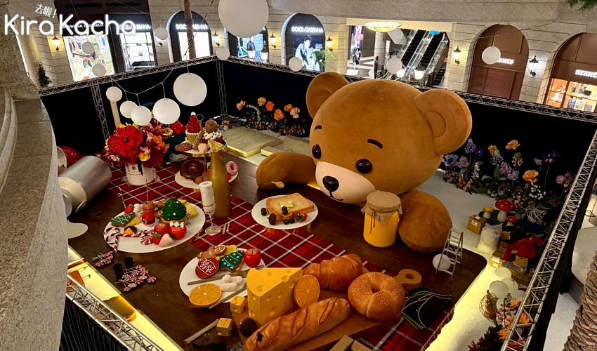 信義區耶誕佈景再升級，巨大熊熊與放大甜點餐桌打造台北最可愛拍照點