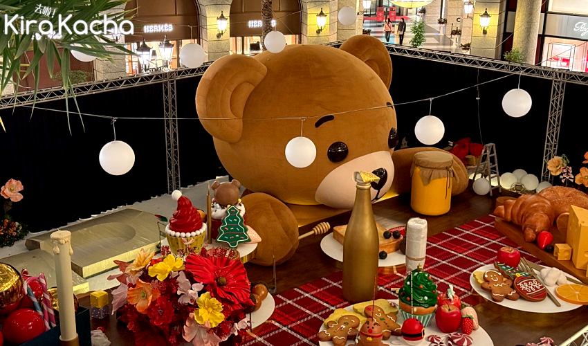 信義區耶誕佈景再升級，巨大熊熊與放大甜點餐桌打造台北最可愛拍照點