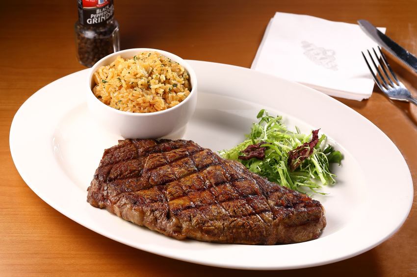 饕客必衝。Texas Roadhouse 11週年慶推「肋眼嘉年華」。台灣人最愛肋眼牛排10oz。首登場。限時999元享手工配菜。