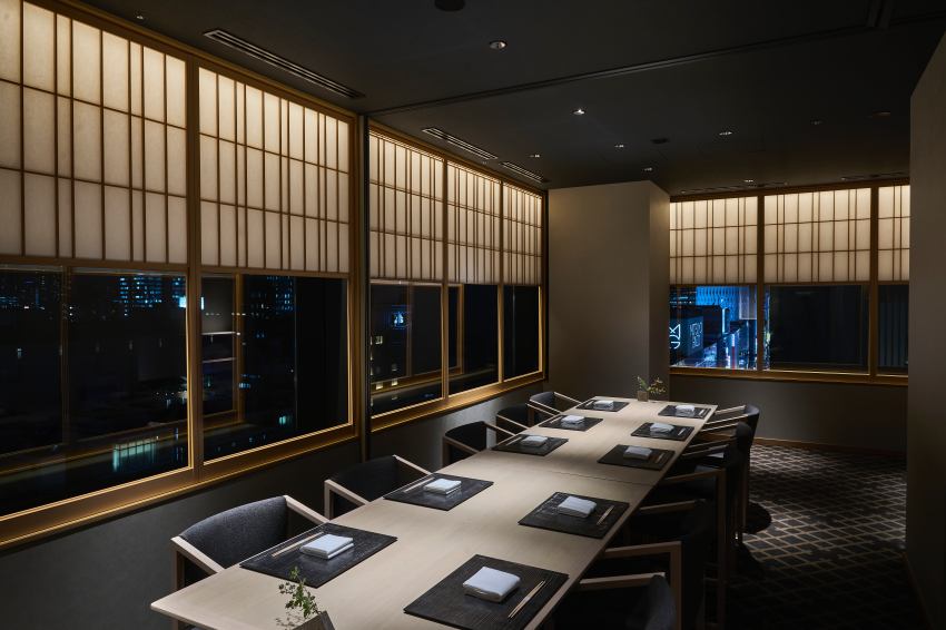 板前壽司餐廳「壽司 GINGA」僅設8席,旅客可近距離欣賞職人料理手藝