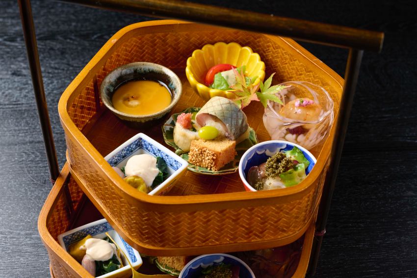 「日本料理 銀座GAYU」精緻前菜,以當令食材與器皿美學呈現四季旬味
