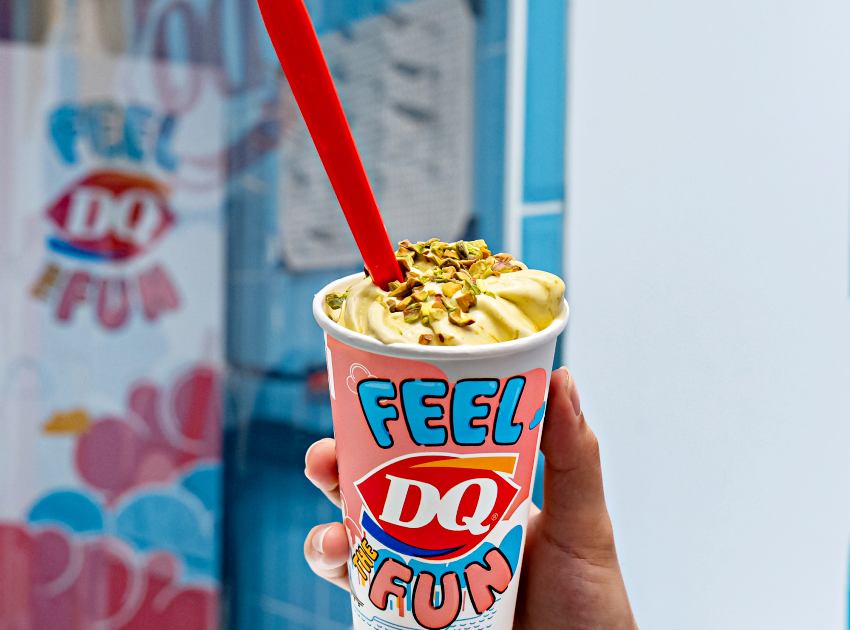 經典DQ冰淇淋11月18日盛大開幕台北101。倒杯不灑「暴風雪」攜50款冰品回歸,開心果口味與聖誕限定冰淇淋蛋糕必嚐。