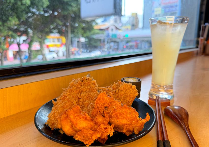 台灣吉豚屋12月推出唐揚雞買一送一優惠，內用與外送平台同步祭出年末超值活動