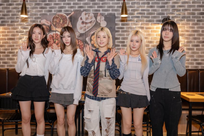 韓國超人氣國民實力派女團YOUNG POSSE成員YEONJUNG、JIANA、SUNHYE、JIEUN與DOEUN(左至右)深受粉絲喜愛。