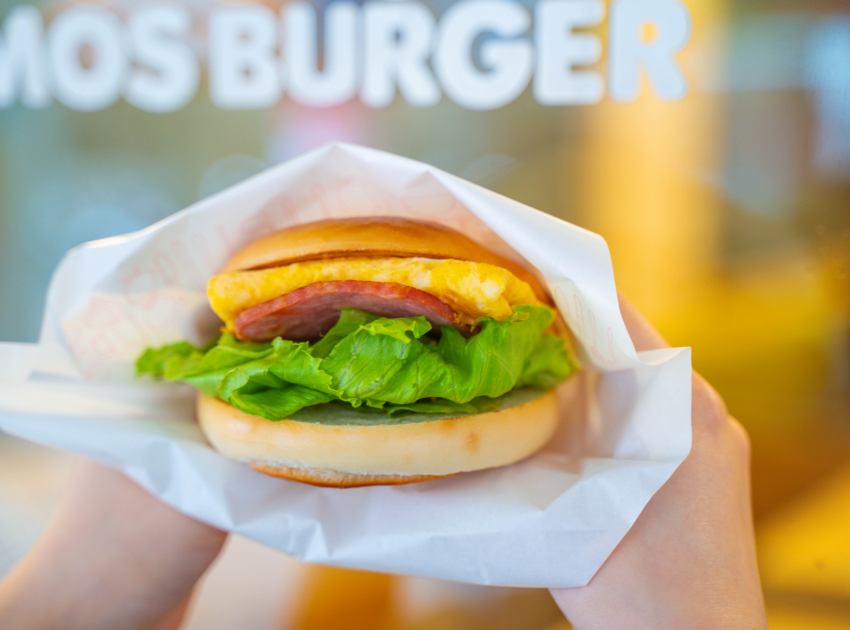 摩斯漢堡買一送一活動開跑,獨享餐199元吃得到月亮薯條與圈圈蝦餅,APP跨店取再享限量折扣