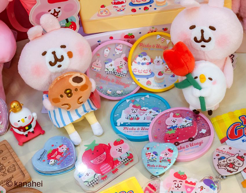 卡娜赫拉的小動物莓果祭典快閃店登場．六大拍照點必拍．P助粉紅兔兔草莓龍限定商品一次看