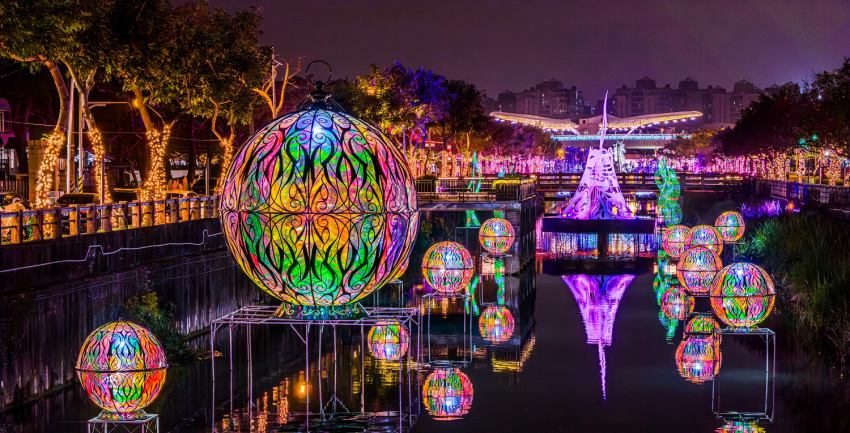 2026春節旅遊首選屏東燈節！縣民公園12米主燈與勝利星村光影花園吸睛，整理全區燈光秀時間與免費接駁車攻略