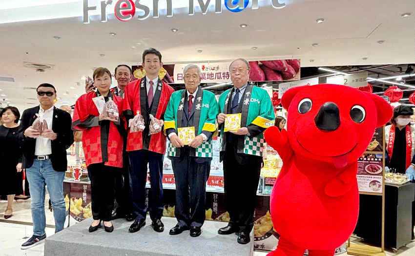 千葉縣吉祥物千葉君親臨遠東SOGO忠孝館Fresh Mart，熱情推廣千葉縣產地瓜與相關伴手禮。