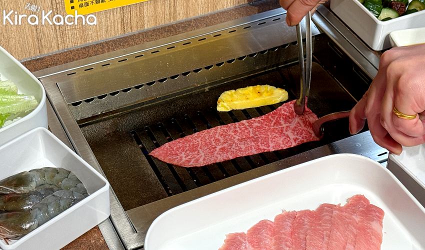 「燒肉Lab」地理位置相當優越，地址位於台北市信義區忠孝東路5段19之1號，交通十分便利。