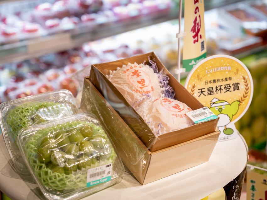 微風超市攜手日本大分縣舉辦特產展，嚴選天皇杯獲獎豐里梨與低溫熟成麝香葡萄，限時12天於台北微風廣場登場，品味職人釀造酒款