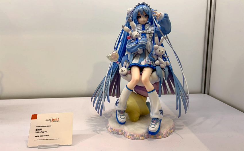 首度登台的「雪未來 Yukiiro Pop Ver.」比例模型，是粉絲們爭相捕捉的嬌點 。
