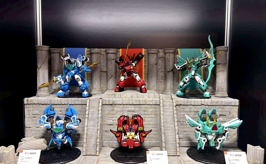 會場內展示「Mecha Smile」系列的 MODEROID 組裝模型，呈現多種經典戰鬥型態 。