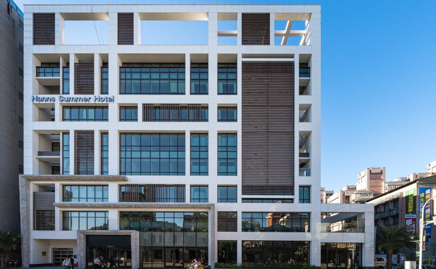 台北寒假旅遊首選瀚寓夏天公館住宿專案連住兩晚贈送價值1299元茄芷袋台客潮禮包集結鳳梨酥與在地零食外國遊客爭相收藏