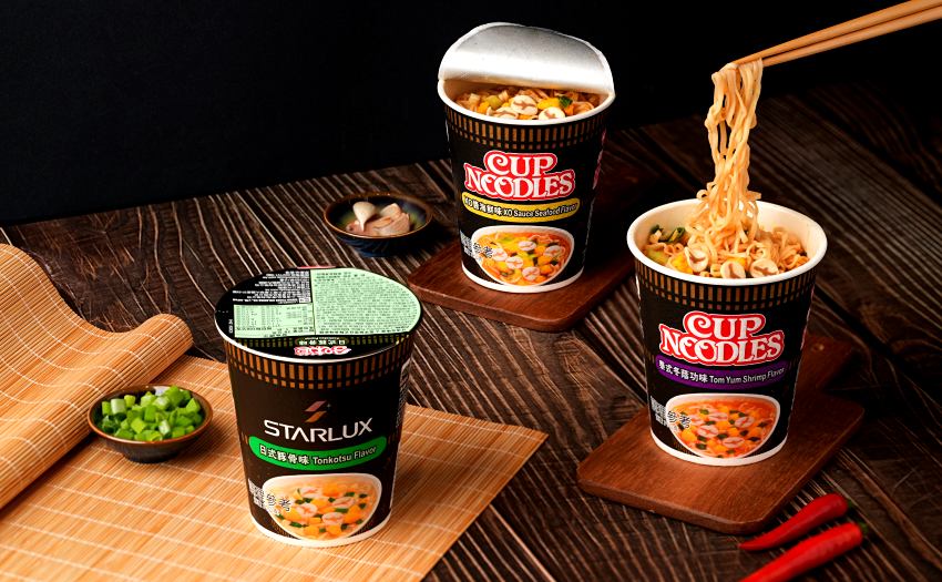 星宇航空攜手日清推出聯名杯麵,獨家飛機造型魚板隨熱水浮出超吸睛