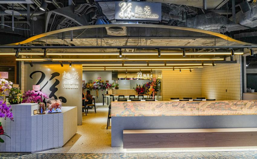 台北最難訂私廚孫哥回歸，孫麵店進駐新光三越A11，開幕祭出經典功夫小菜與神級辣椒醬伴手禮 