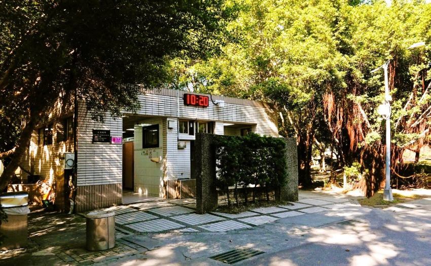 日本普利茲克獎建築大師坂茂分享代表性作品與理念，介紹永續材料與公共建築經驗。