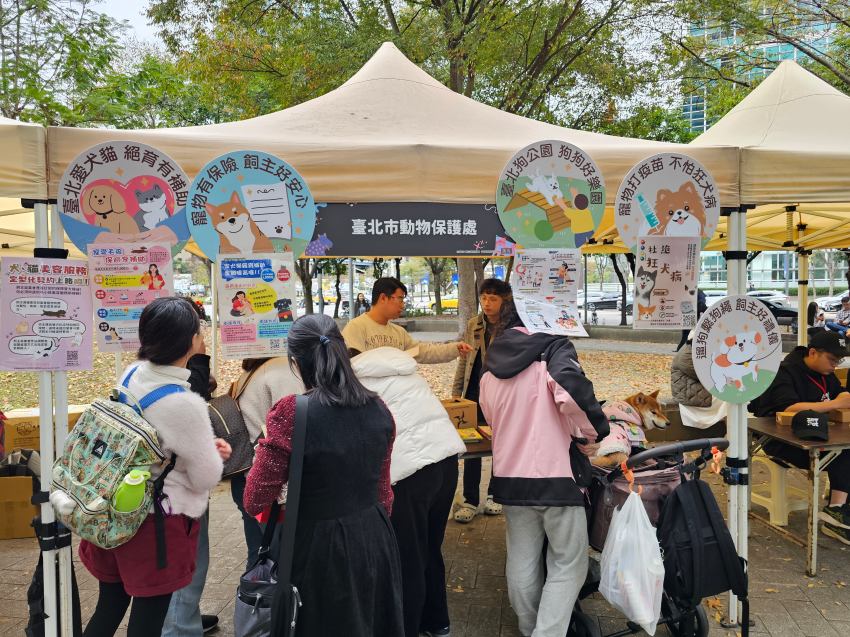 2026寵物尾牙打造台北友善空間新標竿,信義廣場化身毛孩樂園,提供免費狂犬病疫苗並宣導認養不棄養,讓飼主輕鬆採買補年貨。