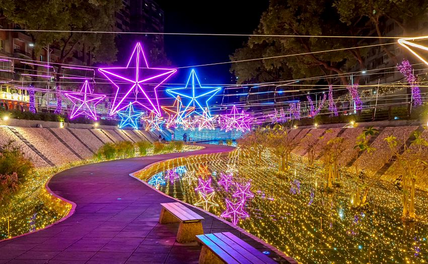 新莊約會聖地！中港大排光雕展浪漫點亮，白色情人節闖關送好禮