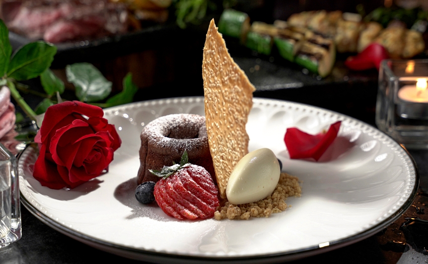 台北浪漫約會首選，君品Ciao直火碳烤肋眼與黑珍珠生蠔饗宴