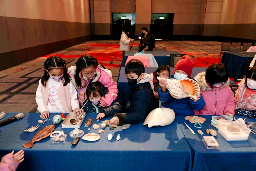 從餐盤到潮間帶,新竹喜來登海洋大使計畫響應關燈音樂會