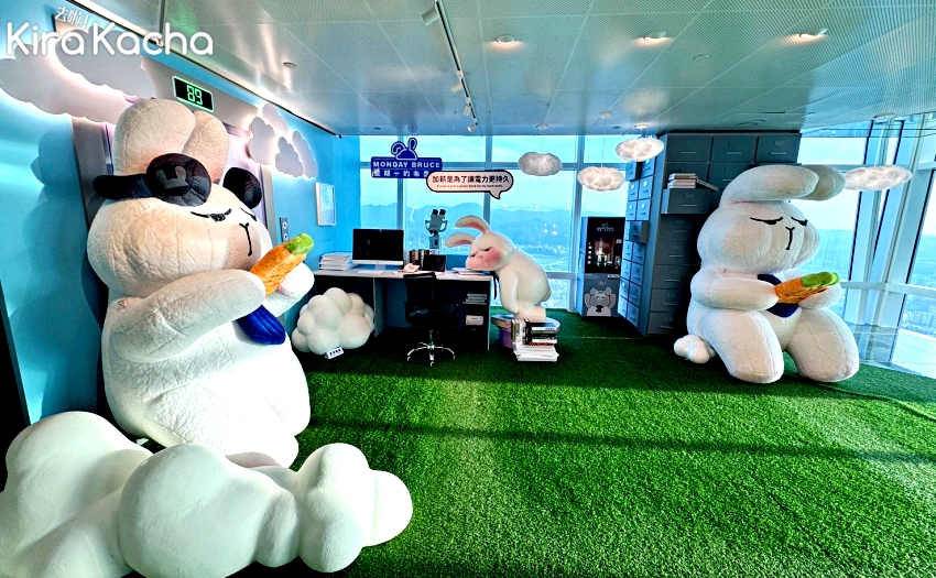 台北旅遊必去，星期一的布魯斯登陸台北101，巨型公仔陪你放空