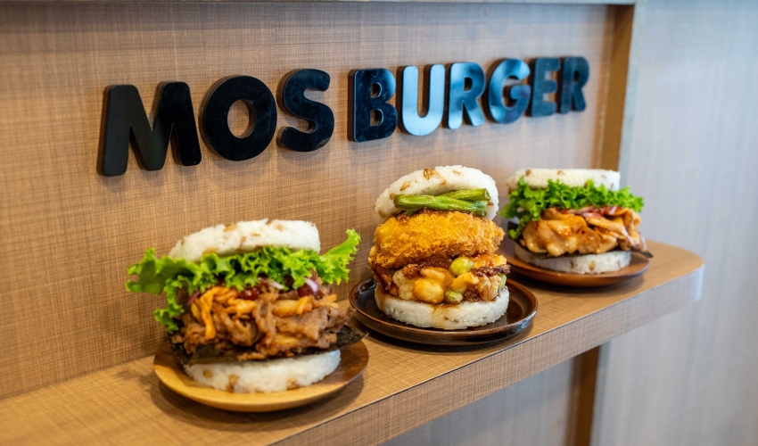 摩斯漢堡4/27春夏新品，極上天丼珍珠堡與韓式燒肉珍珠堡登場，加碼雞塊兄弟吊飾