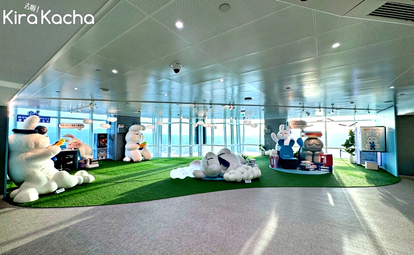 台北101觀景台特展，星期一的布魯斯化身高空辦公室療癒登場