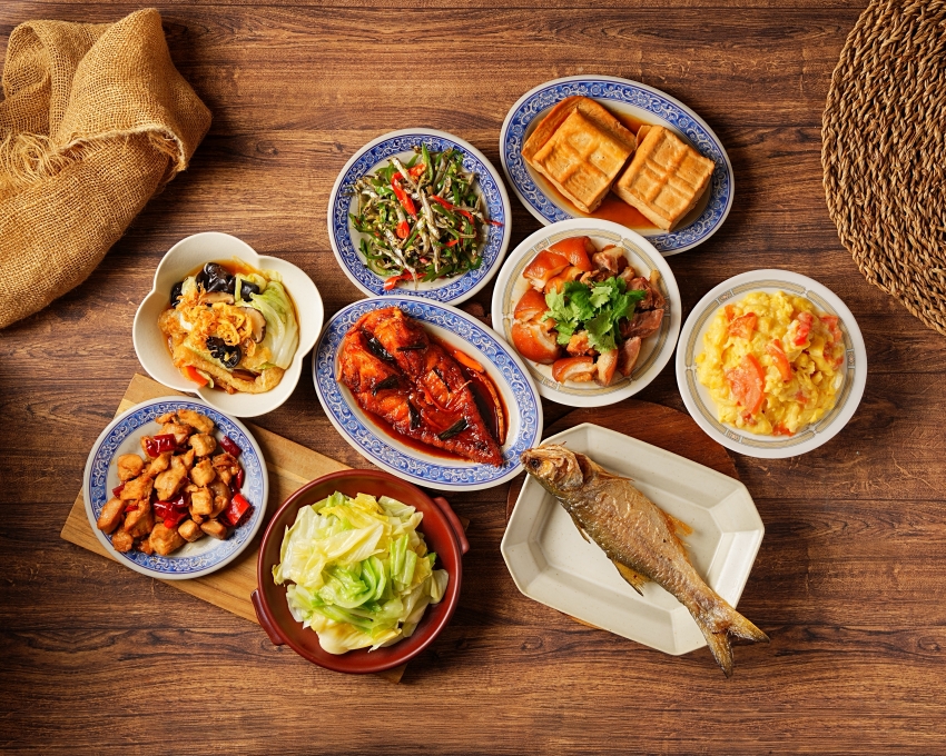 從中山區紅到信義區！小品雅廚市府店5月1日開幕，必比登推薦番茄炒蛋與熱粥溫暖府城之夜