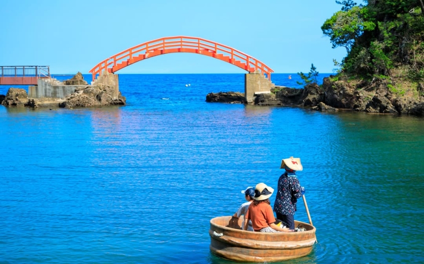 機票成本持續上漲,想聰明消費就要趁這波。易飛旅遊推出暑假親子最高折8000元,歐洲聖誕早鳥折8000元,連單人房都免萬元。想了解完整高CP值行程,歡迎點擊內文分析。