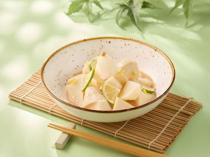 夏季限定全新單品「冷筍沙拉」清爽上市,每份售價250元,口感鮮甜爽脆,搭配重口味的蒲燒鰻魚飯食用剛剛好。