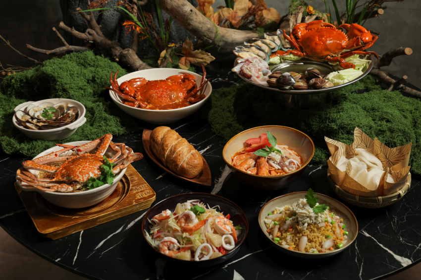 越越秋季新品以螃蟹、海鮮料理搭配麵包與飯食。圖/越越・新越南料理提供