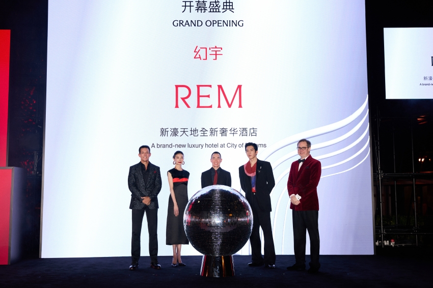 REM幻宇開幕啟動儀式,何猷龍、井柏然、譚元元等嘉賓共同揭幕。圖/新濠天地提供