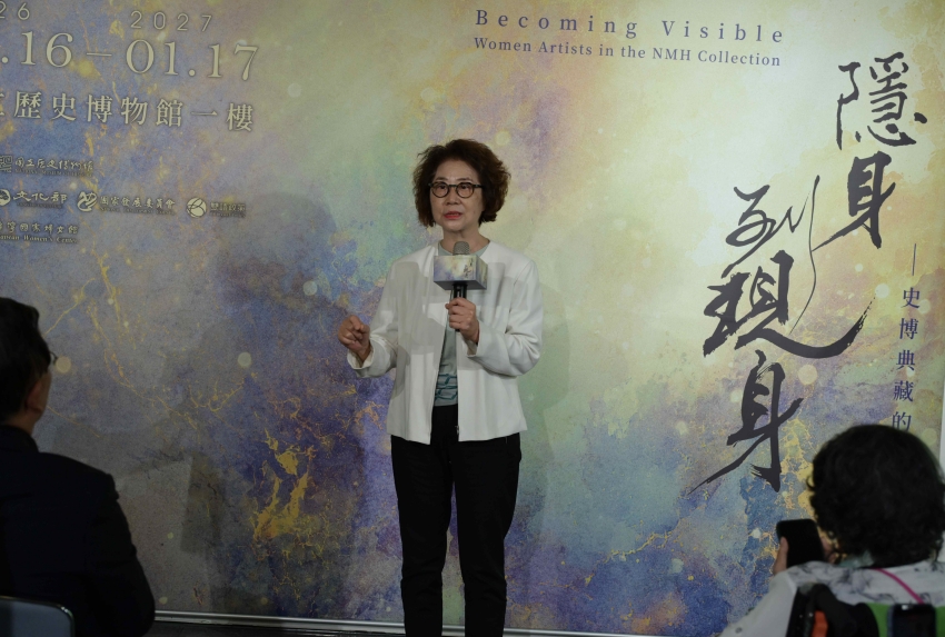 藝術家薛保瑕於史博館「隱身到現身」特展開幕式分享創作理念。圖/國立歷史博物館提供