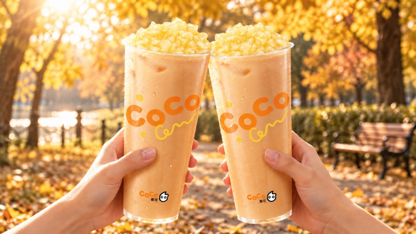 CoCo都可粉角奶茶兩杯搭配秋日景色。圖/CoCo都可提供